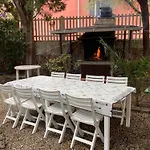 Casa Josto - Walk To Private Garden بيت للعطل *