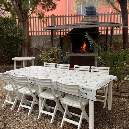 Casa Josto - Walk To Private Garden بيت للعطل *