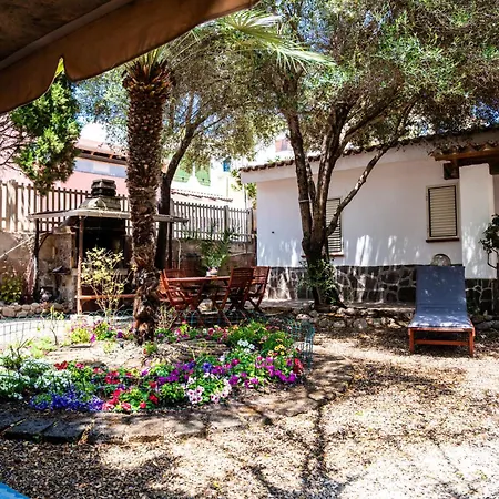 Casa Josto - Walk To Private Garden بيت للعطل